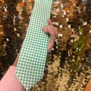 Stylish Green Houndstooth Tie for Men